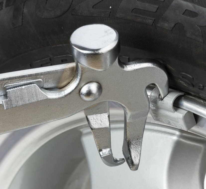 Univerzális gumiabroncssúly-szerelő fogó