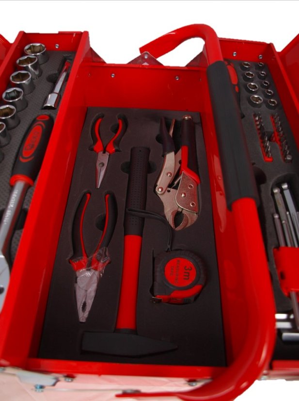 Fémből készült szerszám koffer 64 darabos