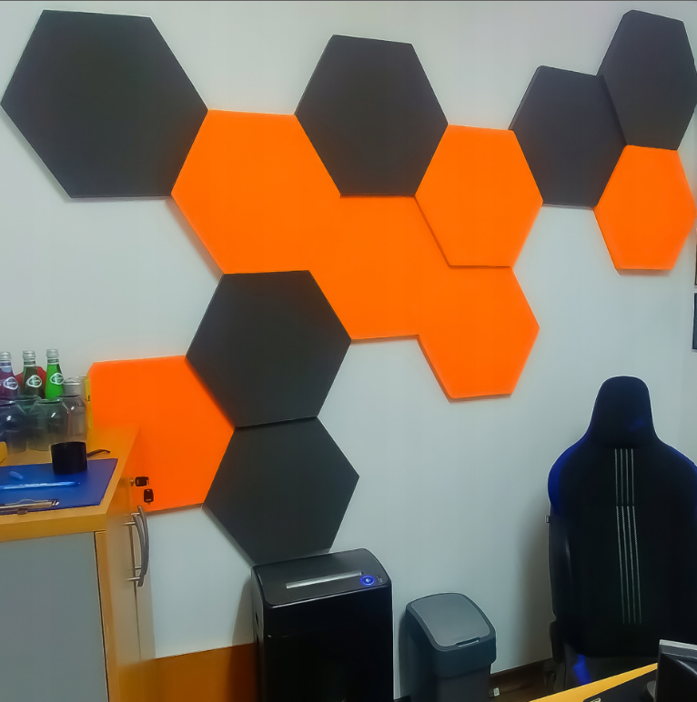 Akustický panel Hexagon 50x50cm, tloušťka 3cm, oranžový