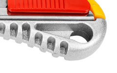 Нож с извито острие 18 mm 17B128