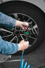 Pistole na huštění pneumatik 42064 s digitálním displejem 10 bar 42064