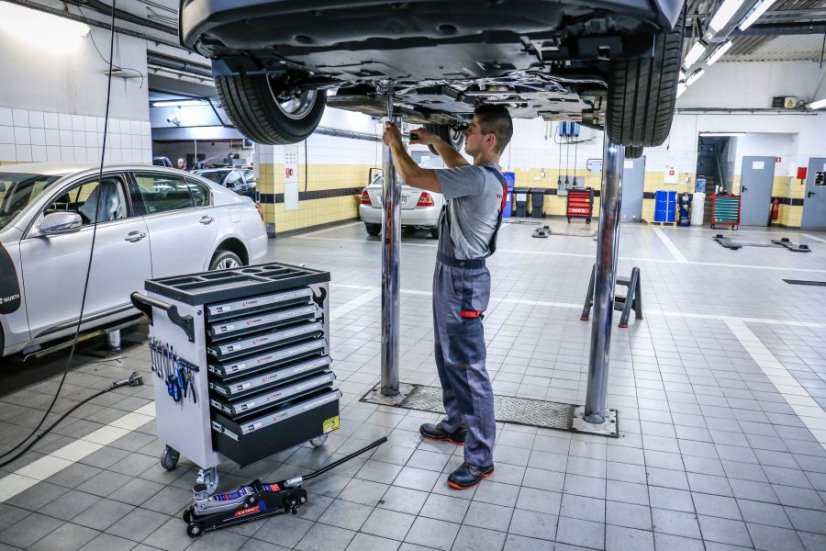 Werkstattwagen mit 251 Werkzeugen TA212