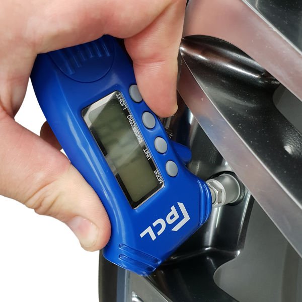 Digitální měřič tlaku pneumatik a hloubky dezénu PLC