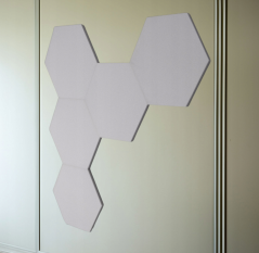 Akustický panel Hexagon 50x50cm, tloušťka 3cm, světle šedý