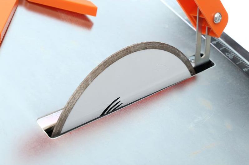 Asztali járólapvágó 4 500 rpm, 1 800 W KD549