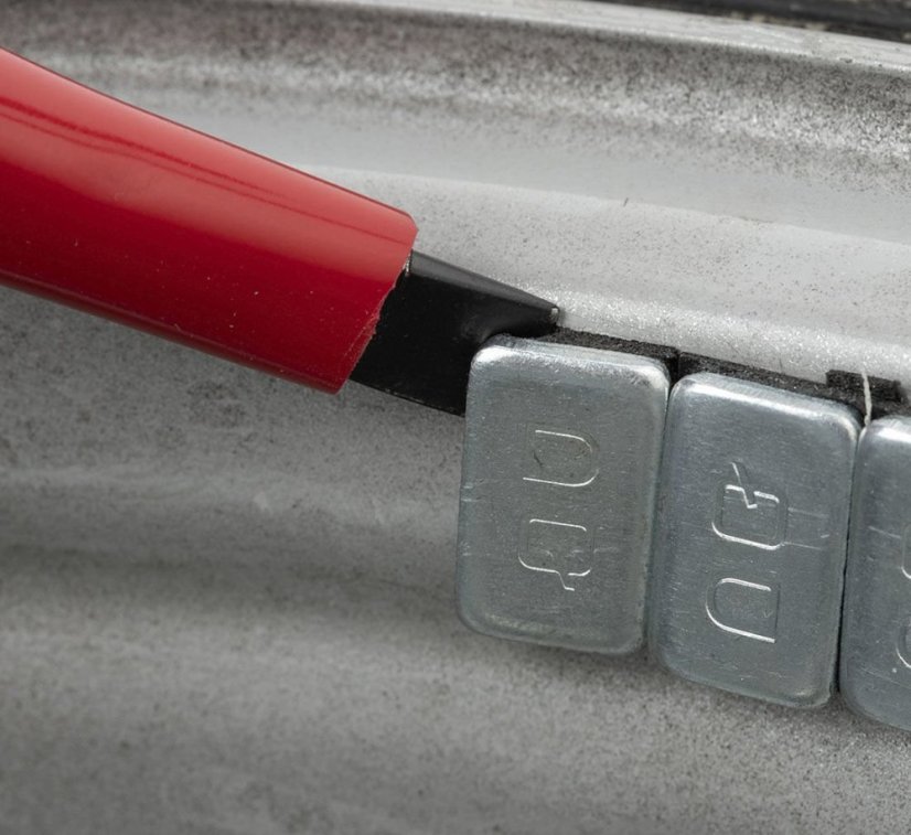 Korrosionsgeschützte Universalzange zum Entfernen und Anschlagen von Reifengewichten