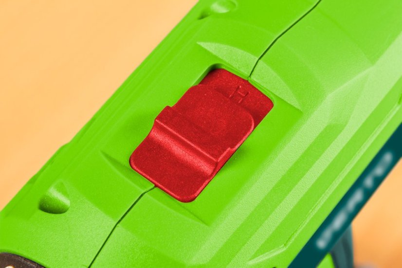 Akku-Bohrschrauber 2 x 20V, Li-Ion/1,5Ah, Koffer + Taschenlampe 50G293