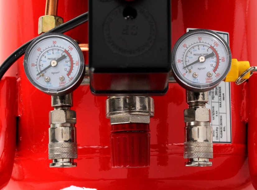 Olajos légkompresszor 50 l, 8 bar, 2,8 kW, 206 l/perc, 230 V, hordozható, műhely/autóipar számára, Kraft&Dele KD401