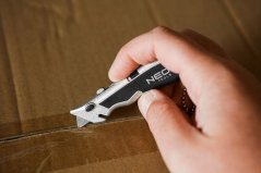 Mini cuțit trapezoidal + 4 lame în recipient, multipli de 30. 63-703