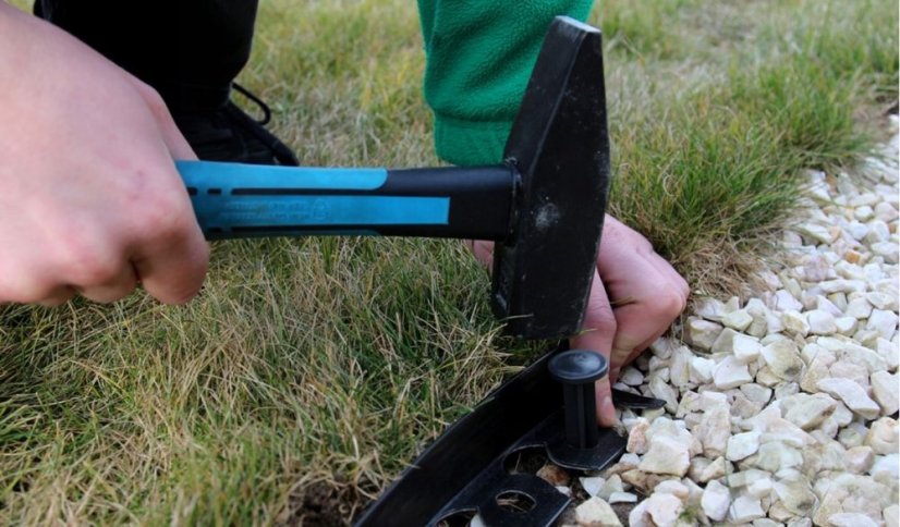 Kunststoff-Randstein 40mm 20m mit Stiften Elasteo