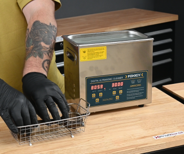 Kako funkcionira ultrazvučno čišćenje? Detaljan vodič kroz tehnologiju budućnosti za autoservise, radionice i industriju